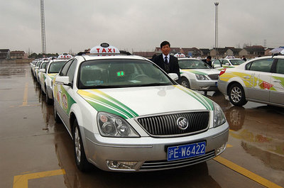 混合動力“世博出租車” 綠色出行新標(biāo)桿